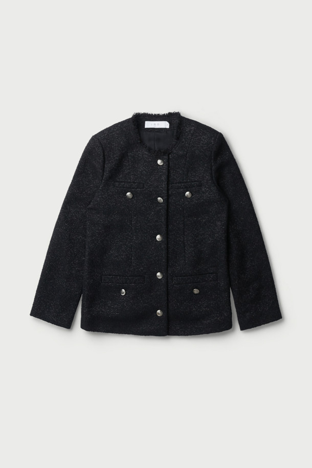 'TINELI (티넬리)' 클래식 롱 트위드 재킷은 여성의 우아함을 돋보이게 해주는 블랙 컬러의 롱 기장 아우터입니다. 봄, 가을에 착용하기 좋으며, 클래식한 무드를 연출하는 슬림핏 디자인입니다. 아크릴, 모, 면, 폴리에스터, 나일론 등 다양한 소재를 혼방하여 두께감 있는 따뜻함을 제공합니다. 버튼으로 여미는 방식이며, 프린지 디테일과 4개의 포켓, 은은한 광택감이 특징입니다. 오피스룩, 모임룩, 데이트룩 등 다양한 TPO에 클래식, 미니멀, 시크한 스타일을 더해 세련된 룩을 완성해보세요.
