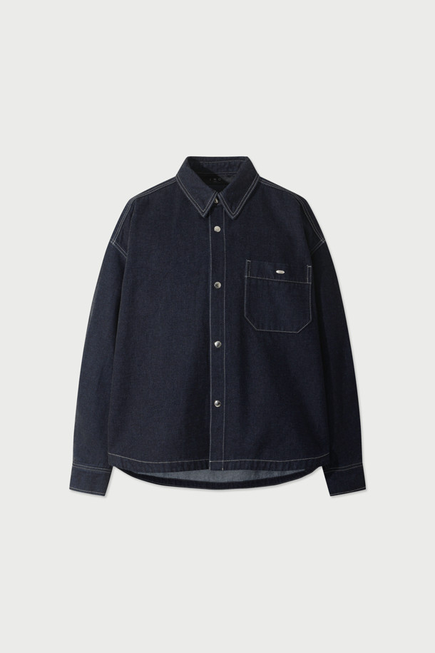 Lustre(러스터) 벨벳 셔켓은 가을과 겨울, 캐주얼 스타일을 위한 오버핏 셔켓입니다. 네이비 컬러의 무지 디자인으로, 면과 레이온 혼방의 부드러운 벨벳 데님 소재가 특징입니다. 워싱 가공을 통해 빈티지한 멋을 더했으며, 크롭 기장과 긴소매로 트렌디한 핏을 연출합니다. 사이드 스냅 디테일로 포인트를 주어, 편안하면서도 스타일리시하게 착용할 수 있습니다.
