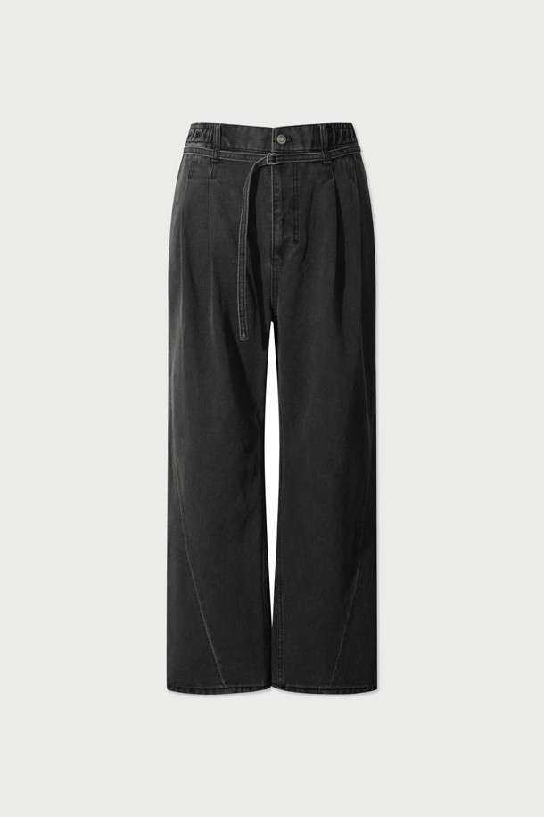 Delie(델리에) 데님 밴딩 팬츠는 가을, 겨울 시즌에 어울리는 블랙 컬러의 데님 팬츠입니다. 일상, 출근룩, 비즈니스 캐주얼에 모두 활용할 수 있으며, 미니멀, 클래식, 캐주얼 스타일을 연출하기 좋습니다. 면 소재의 두꺼운 원단으로 제작되었으며, 와이드 또는 테이퍼드 핏으로 편안한 착용감을 선사합니다. 밴딩 처리와 트위스트 심 라인, 제원단 벨트 디테일, 워싱 가공으로 디자인 완성도를 높였습니다.
