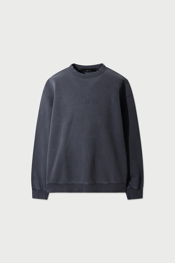 Scene(씬) 로고 자수 다잉 맨투맨은 가을, 겨울 시즌을 위한 베이직 스타일의 맨투맨입니다. 네이비 컬러의 면 소재로 제작되었으며, 부드러운 촉감이 특징입니다. 세미 오버핏으로 편안한 착용감을 제공하며, 라운드넥과 긴소매 디자인으로 어떤 스타일에도 잘 어울립니다. 가먼트다잉 기법을 사용하여 자연스러운 색감과 빈티지한 매력을 더했습니다. 캐주얼, 미니멀, 클래식 스타일을 즐겨 입는 분들께 겨울 데일리룩, 동네 마실룩으로 추천합니다.
