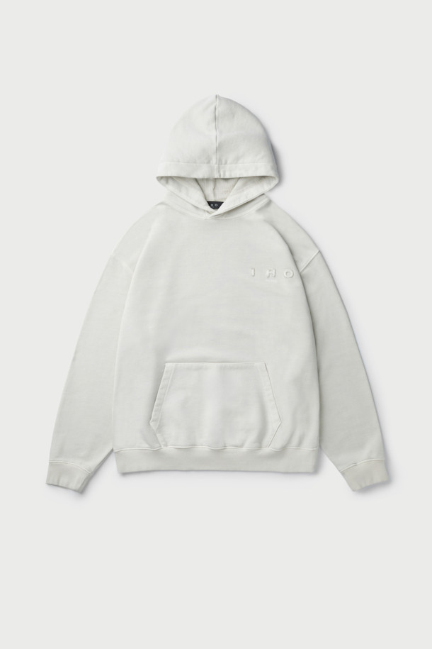 Nuage(누아쥬) 로고 아플리케 다잉 후디는 부드러운 면 소재로 제작되어 편안한 착용감을 선사합니다. 가먼트다잉 기법으로 은은한 컬러감을 더했으며, 오버핏 실루엣과 크롭 기장으로 트렌디한 스타일을 연출합니다. 전면에 Nuage 로고 아플리케 디테일을 더해 포인트를 주었으며, 캥거루 포켓으로 실용성까지 갖췄습니다. 캐주얼, 미니멀, 클래식한 스타일을 즐겨 입는 분들께 동네 마실룩, 집콕룩, 봄 소풍룩으로 추천합니다.
