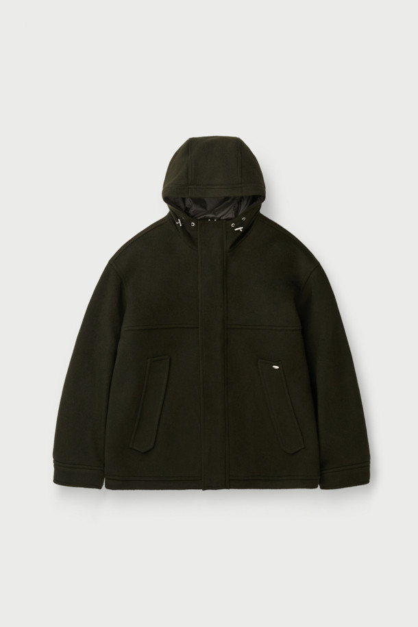 산책자(플래너) 캐시미어 블랜드 울 후드 점퍼는 부드러운 촉감과 두꺼운 두께감으로 가을, 겨울철 따뜻하게 착용하기 좋은 아우터입니다. 캐주얼, 미니멀, 클래식 스타일을 아우르며, 일상과 출근룩 모두 소화 가능한 활용도를 자랑합니다. 블랙 컬러의 무지 디자인에 오버핏으로 편안함을 더했으며, 후드 디테일과 밑단 스트링으로 취향에 맞게 핏 조절이 가능합니다. 울과 캐시미어 혼방 소재로 고급스러운 분위기를 연출하며, 안감은 폴리에스터로 제작되었습니다. 집업 스타일의 긴소매 점퍼로, 다양한 룩에 레이어드하여 스타일리시하게 연출해보세요.