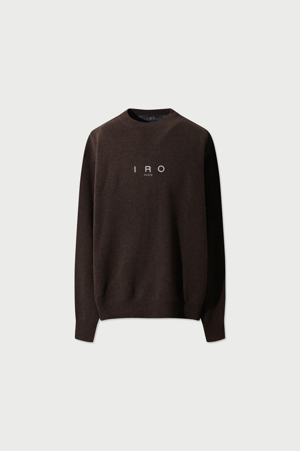 Essentiel (에센시엘) 캐시미어 블렌드 로고 자수 니트 풀오버는 부드러운 촉감의 울캐시미어 원사를 사용하여 제작되었습니다. IRO(이로) 시그니처 로고 자수가 돋보이며, 넥 후면에는 브랜드의 새로운 시그니처 부자재가 사용되었습니다. 라운드넥 디자인에 긴 소매 기장으로, 가을과 겨울에 따뜻하게 착용할 수 있습니다. 세미오버핏으로 편안한 착용감을 선사하며, 브라운 컬러는 베이직하면서도 세련된 스타일을 연출합니다. 출근룩, 모임룩 등 다양한 TPO에 클래식, 미니멀, 캐주얼 스타일로 활용하기 좋습니다.
