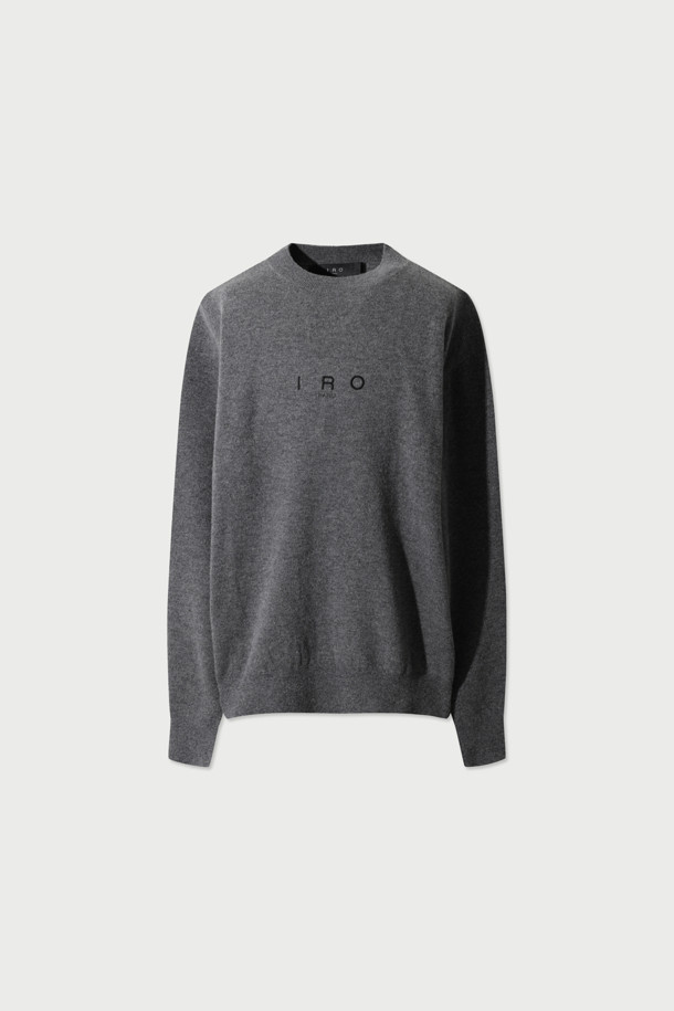 에센셜 캐시미어 블렌드 로고 자수 니트 풀오버는 부드러운 촉감의 울캐시미어 원사를 사용하여 제작되었습니다. IRO(이로) 시그니처 로고 자수가 돋보이는 베이직 스타일의 니트 스웨터입니다. 세미 오버핏으로 편안하게 착용 가능하며, 가을과 겨울에 따뜻함을 더해줍니다. 뒷면 넥 라인에는 새로운 시그니처 부자재가 사용되어 디자인의 완성도를 높였습니다. 클래식, 미니멀, 캐주얼 등 다양한 스타일 연출에 활용하기 좋습니다.
