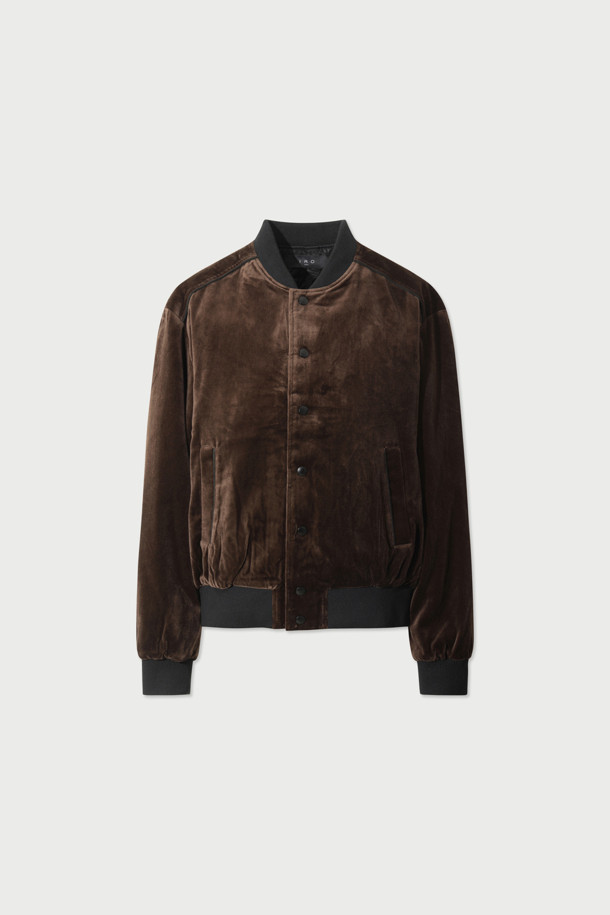 VASSILY (바실리) 벨벳 블루종 재킷은 가을과 겨울, 당신의 스타일을 완성할 아우터입니다. 남녀 모두 착용 가능하며, 클래식하고 미니멀한 스타일을 추구하는 분들께 추천합니다. 부드러운 촉감의 벨벳 소재와 안감 아세테이트의 조화가 고급스러운 착용감을 선사합니다. 무지 디자인에 버튼 여밈 방식으로 간결함을 더했으며, 레귤러핏과 크롭 기장으로 세련된 핏을 연출합니다. 데이트룩, 모임룩, 연말 모임룩 등 다양한 TPO에 활용하여 시크한 스타일을 완성해보세요.
