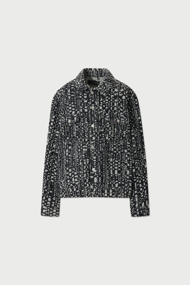 SSLOFISPE (에스에스엘로피스페) 멜란지 트러커 재킷은 남녀 모두 착용 가능한 캐주얼하고 베이직한 스타일의 아우터입니다. 가을과 겨울에 적합하며, 중간 두께감의 면과 폴리에스터 혼방 소재로 제작되어 편안한 착용감을 선사합니다. 멜란지 컬러와 자가드 패턴이 특징이며, 레귤러핏과 버튼 여밈 방식으로 클래식한 매력을 더합니다. 출근룩과 모임룩 모두에 활용 가능하며, 레이어드하여 다양한 스타일을 연출할 수 있습니다.
