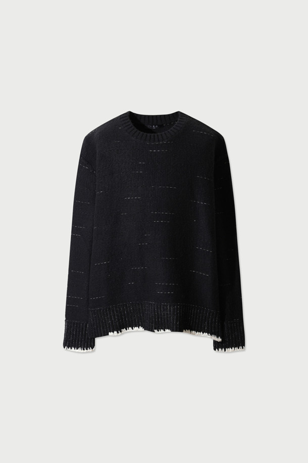 "LUIS(루이스) 멜란지 밑단 디테일 스웨터"는 캐주얼, 클래식, 미니멀 스타일을 모두 아우르는 상의입니다. 멜란지 컬러의 면과 아크릴 혼방 소재로 제작되어 편안한 착용감을 선사합니다. 라운드넥 디자인에 트위드 패턴으로 포인트를 더했으며, 밑단 디테일로 세련된 느낌을 강조했습니다. 일상에서 편안하게 즐겨 입을 수 있는 활용도 높은 니트/스웨터입니다.
