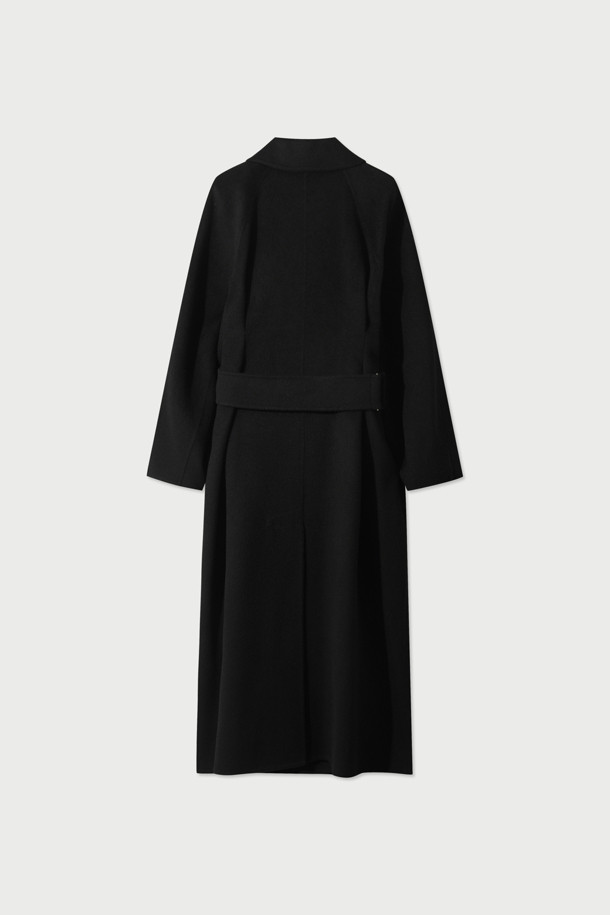 ROVE(로브) 반더블 코트는 여성 고객을 위한 가을, 겨울용 아우터입니다. 블랙 색상의 롱 기장 코트로, 부드러운 촉감의 모, 나일론, 캐시미어 혼방 소재로 제작되었습니다. 클래식하고 미니멀한 스타일을 추구하며, 허리 벨트와 더블 버튼 여밈으로 포인트를 더했습니다. 루즈핏으로 편안하게 착용 가능하며, 출근룩, 오피스룩, 모임룩 등 다양한 TPO에 활용할 수 있습니다. 긴 소매 기장의 무지 디자인으로 시크한 분위기를 연출합니다.
