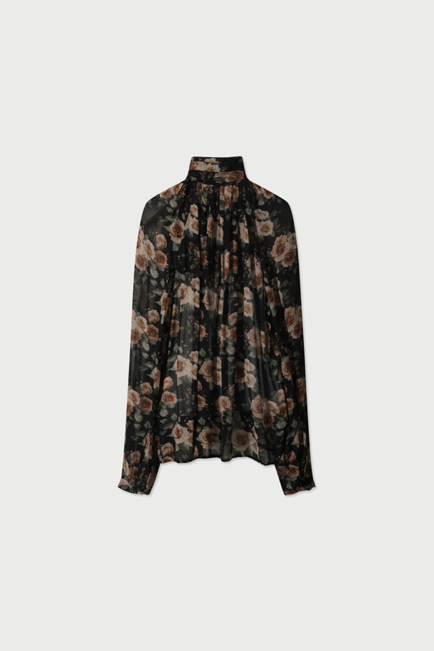 LAZULA(라줄라) 플로럴 프린트 블라우스는 여성스러운 무드를 연출하는 블라우스입니다. 가을, 겨울 시즌에 어울리는 하이넥 디자인과 긴 소매 기장으로 우아하고 페미닌한 스타일을 완성합니다. 부드러운 레이온 소재에 플라워 패턴과 셔링 디테일이 더해져 로맨틱한 분위기를 자아냅니다. 얇은 두께감과 시어한 소재로 이너용으로 활용하기 좋으며, 버튼 클로징으로 간편하게 착용할 수 있습니다. 데이트룩, 카페룩, 모임룩 등 다양한 상황에 클래식하고 미니멀하게 연출해보세요.
