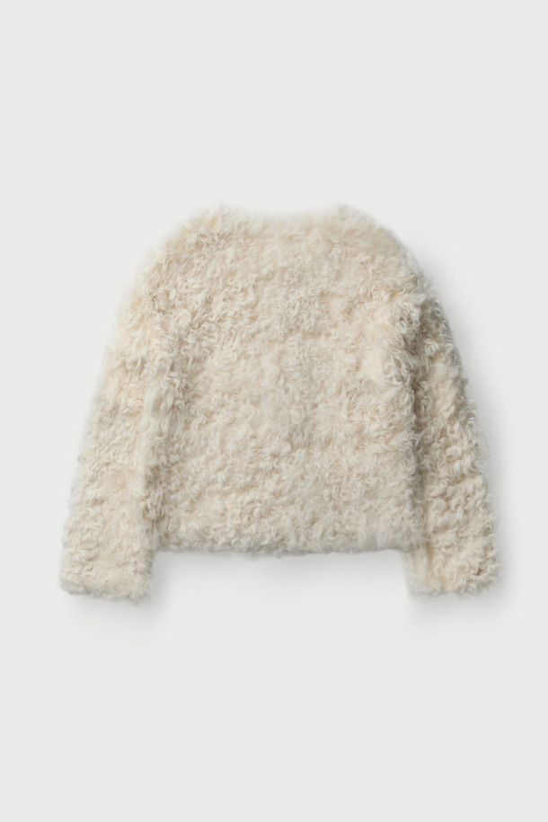 QASSYM(큐아심) 시어링 재킷은 출근룩, 오피스룩, 비즈니스 캐주얼에 어울리는 세련된 디자인의 재킷입니다. 클래식, 미니멀, 시크 스타일을 추구하는 분들께 적합하며, 어떤 옷에도 잘 어울려 폭넓은 활용도를 자랑합니다. 부드러운 시어링 소재가 고급스러운 분위기를 더하며, 편안한 착용감을 선사합니다. 세련된 디자인과 뛰어난 실용성을 갖춘 QASSYM(큐아심) 시어링 재킷으로 당신의 스타일을 완성해보세요. 
