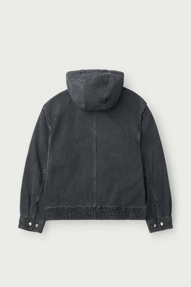 Cime(씨메) 데님 후드 집업 셔켓은 캐주얼하고 미니멀한 스타일을 추구하는 분들을 위한 아이템입니다. 데님 소재와 오버핏 디자인으로 편안한 착용감을 선사하며, 후드와 밑단 스트링, 절개 디테일이 더해져 개성 있는 연출이 가능합니다. 집업 스타일로 간편하게 착용할 수 있으며, 데님 특유의 자연스러운 색감은 어떤 옷에도 잘 어울립니다. 일상에서 편안하게 즐겨 입을 수 있는 매력적인 셔켓입니다.
