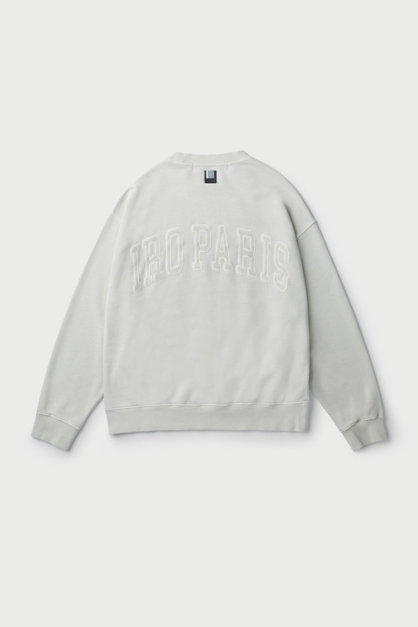 Noirceur(누아르쒸르) 백로고 아트웍 다잉 맨투맨은 베이직한 스타일의 오버핏 맨투맨입니다. 부드러운 촉감의 면 소재에 가먼트다잉 기법을 적용하여 자연스러운 멋을 더했습니다. 전면부 IRO 아플리케 자수와 후면부 레터링 아플리케 자수로 포인트를 주어 디자인의 완성도를 높였습니다. 라운드넥과 긴소매 디자인으로 캐주얼, 미니멀, 클래식 스타일을 연출하기 좋습니다. 봄, 가을 시즌에 활용하기 좋은 데일리 아이템입니다.
