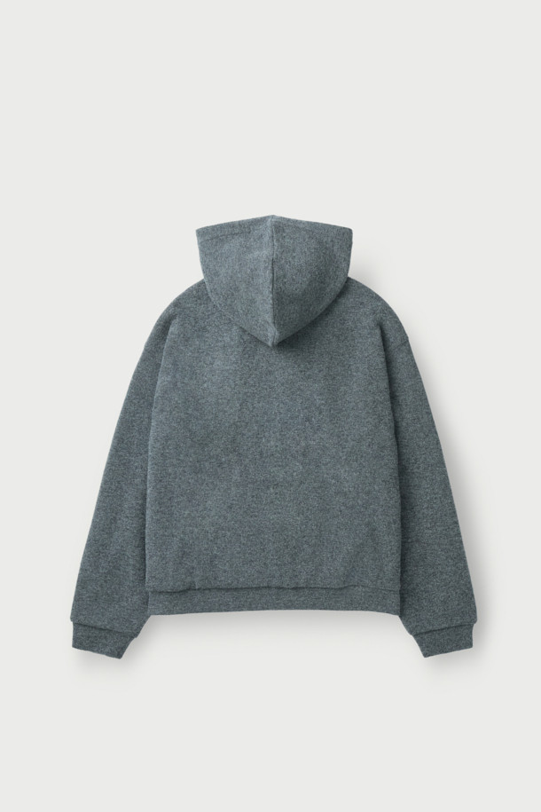 Wouple(우플) 울져지 후디는 부드러운 울 혼방 져지 소재를 사용하여 편안한 착용감을 선사합니다. IRO(이로) 시그니처 아플리케 디테일이 돋보이며, 캐주얼하고 미니멀한 스타일을 연출합니다. 가을, 겨울 시즌에 어울리는 오버핏 크롭 기장으로, 집콕룩은 물론 셋업 스타일링으로도 활용 가능합니다. 그레이 컬러의 무지 디자인으로 어떤 옷에도 쉽게 매치할 수 있습니다. 긴 소매와 후드 디자인으로 따뜻함과 스타일을 동시에 잡으세요.
