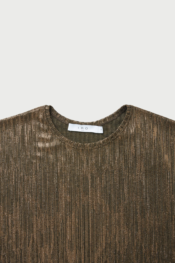 TARRA(타라) 메탈릭 티셔츠는 여성스러운 매력을 극대화하는 크롭 기장의 민소매 티셔츠입니다. 골드와 브라운 두 가지 색상으로 출시되었으며, 폴리에스터와 폴리우레탄 혼방 소재로 제작되어 은은한 광택과 부드러운 착용감을 선사합니다. 글래머러스한 스타일을 연출하며, 얇은 두께와 슬림핏 디자인으로 시크하고 미니멀한 무드를 더합니다. 메탈릭 패턴과 글리터 디테일이 돋보여 데일리룩은 물론, 파티룩으로도 활용 가능하며 이너웨어로도 착용할 수 있습니다.
