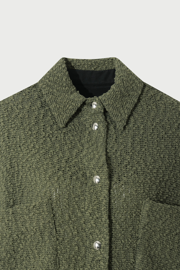 파블리 트위드 셔켓은 여성용 셔켓으로, 봄, 가을에 입기 좋은 아이템입니다. 카키 컬러의 트위드 소재로 제작되었으며, 캐주얼, 베이직 스타일을 연출하기 좋습니다. 크롭 기장에 루즈핏으로 편안하게 착용할 수 있으며, 오버사이즈 포켓 디테일이 돋보입니다. 데이트룩, 쇼핑룩에 매치하여 클래식하면서도 미니멀한 스타일을 완성해보세요. 
