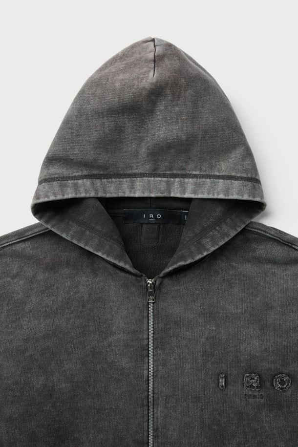 Fugue(퓨그) 백로고 아트웍 다잉 후드 집업은 캐주얼, 미니멀, 스트리트 스타일을 아우르는 후드 집업입니다. 블랙 컬러의 면 소재로 제작되었으며, 봄, 가을에 착용하기 좋습니다. 가먼트 다잉 기법을 적용하여 은은한 멋을 더했고, 전면부 IRO 아플리케 자수와 후면부 레터링 아플리케 자수로 포인트를 주었습니다. 오버핏 크롭 기장으로 트렌디한 핏을 연출하며, 셋업 팬츠와 매칭하여 스타일리시하게 연출할 수 있습니다. 부드러운 촉감의 후드 집업으로 편안한 착용감을 선사합니다.
