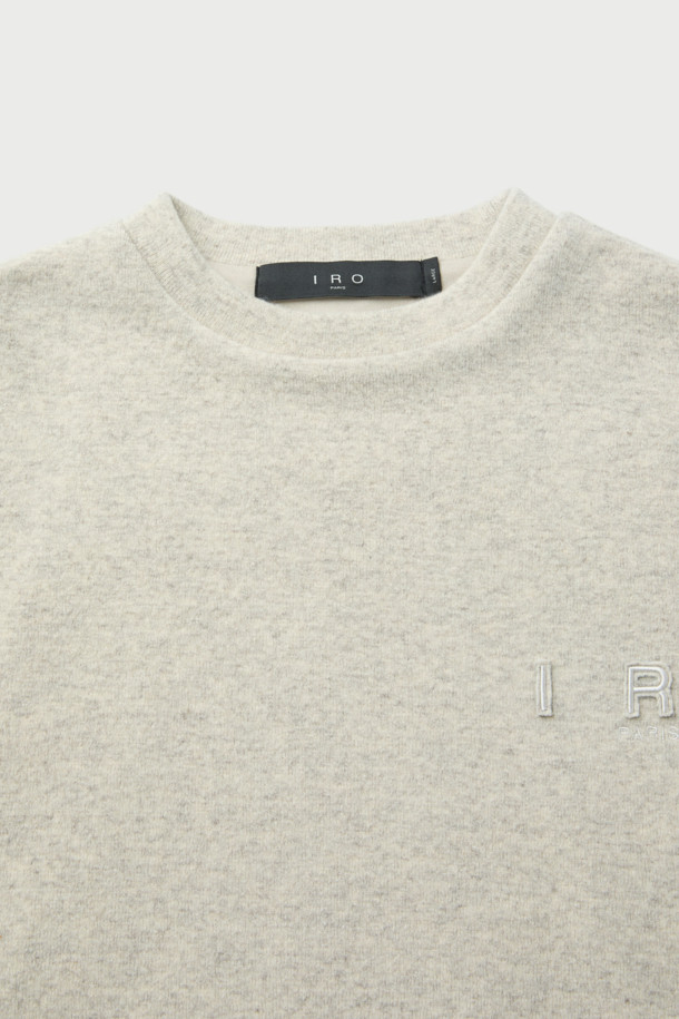 Louple(루플) 울 져지 스웻셔츠는 가을, 겨울 시즌에 어울리는 공용 스웻셔츠입니다. 일본 Oharayaseni(오하라야세니)사의 울 혼방 져지 소재를 사용하여 부드러운 촉감을 선사하며, 미니멀하고 베이직한 스타일을 연출합니다. 아이보리, 베이지 두 가지 색상으로 출시되었으며, 넉넉한 오버핏으로 편안한 착용감을 제공합니다. IRO(아이알오) 시그니처 아플리케 디테일과 사이드 포켓이 특징이며, 셋업으로도 활용 가능합니다. 라운드넥, 긴소매 디자인으로 다양한 스타일을 소화할 수 있습니다.
