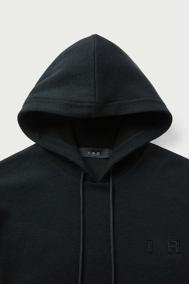 Wouple(우플) 울 져지 후디는 캐주얼 및 미니멀 스타일을 추구하는 분들을 위한 크롭 기장의 후디입니다. 울 혼방 져지 소재로 제작되어 부드러운 착용감을 선사하며, 가을과 겨울에 따뜻하게 입을 수 있습니다. IRO(이로) 시그니처 아플리케 디테일이 돋보이며, 무지 디자인으로 어떤 스타일에도 쉽게 매치할 수 있습니다. 오버핏으로 편안한 착용감을 제공하며, 집콕룩으로 활용하기 좋습니다. 셋업 스타일링으로 더욱 세련된 룩을 연출할 수 있습니다.
