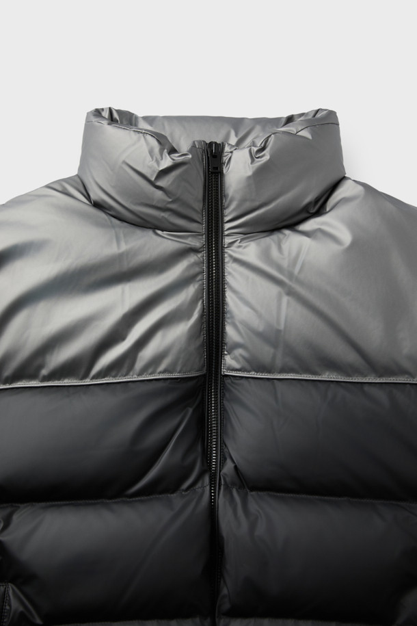 MANOE(마노) 그라데이션 다운 점퍼는 겨울철 따뜻함과 스타일을 동시에 잡을 수 있는 숏패딩입니다. 덕다운 충전재(오리솜털 85%, 오리깃털 15%)를 사용하여 뛰어난 보온성을 제공하며, 그라데이션 패턴이 캐주얼한 무드를 연출합니다. 양옆 포켓과 집업 여밈 방식으로 실용성을 더했으며, 여행룩, 캠핑룩, 캐주얼, 미니멀, 고프코어 스타일을 즐겨 입는 고객에게 적합합니다. 폴리에스터와 나일론 혼방 소재로 제작되어 내구성이 뛰어나며, 숏 기장과 긴소매 디자인으로 활동성을 높였습니다.
