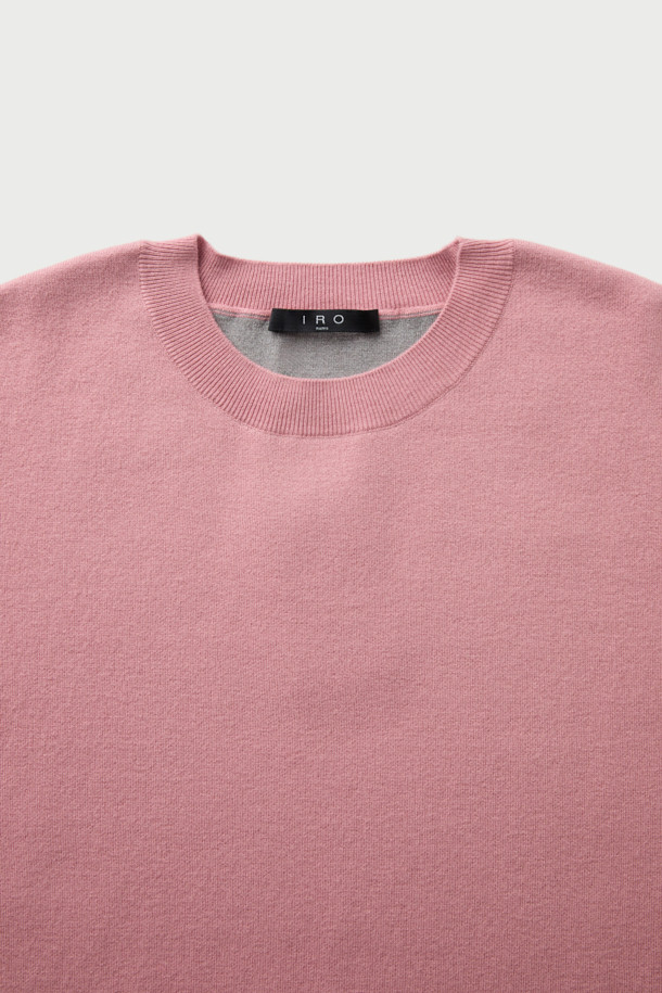 **JODIE (조디) 오비핏 라운드넥 니트**는 부드러운 촉감의 모, 면, 나일론, 폴리우레탄 혼방 소재로 제작된 남성용 니트입니다. 핑크 컬러의 무지 디자인으로 가을, 겨울철 데일리룩과 집콕룩, 데이트룩에 모두 잘 어울립니다. 라운드넥과 긴소매, 오버핏으로 편안하고 캐주얼한 스타일을 연출하며, 두꺼운 두께감으로 따뜻하게 착용 가능합니다. 미니멀, 클래식 스타일을 선호하는 분들께 추천하는 베스트셀링 아이템입니다.
