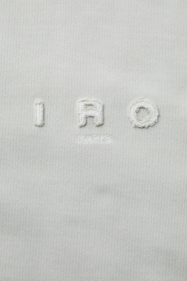 Noirceur(누아르쒸르) 백로고 아트웍 다잉 맨투맨은 베이직한 스타일의 오버핏 맨투맨입니다. 부드러운 촉감의 면 소재에 가먼트다잉 기법을 적용하여 자연스러운 멋을 더했습니다. 전면부 IRO 아플리케 자수와 후면부 레터링 아플리케 자수로 포인트를 주어 디자인의 완성도를 높였습니다. 라운드넥과 긴소매 디자인으로 캐주얼, 미니멀, 클래식 스타일을 연출하기 좋습니다. 봄, 가을 시즌에 활용하기 좋은 데일리 아이템입니다.
