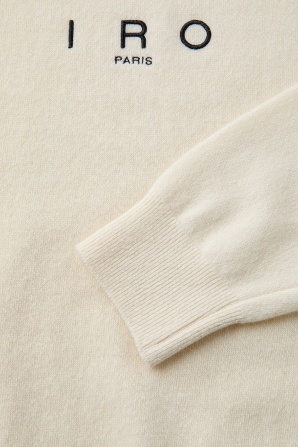 에센시엘 캐시미어 블렌드 로고 자수 니트 풀오버는 부드러운 촉감의 모 90%와 캐시미어 10% 혼방 소재로 제작되어 가을과 겨울에 따뜻하게 착용하기 좋습니다. 아이보리, 베이지 두 가지 색상으로 출시되었으며, 세미오버핏에 라운드넥 디자인으로 미니멀하고 베이직한 스타일을 연출합니다. IRO 시그니처 로고 자수가 돋보이며, 넥 후면의 신규 시그니처 부자재가 디자인 포인트를 더합니다. 긴 소매 기장의 세미크롭 기장으로 다양한 하의와 매치하여 스타일리시하게 연출할 수 있습니다.
