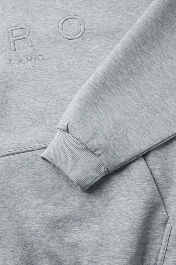 Flanerie(플라네리) 밴딩 배색 오버핏 후디는 가을, 겨울 시즌에 어울리는 데일리 후디입니다. 부드러운 면 소재로 제작되어 편안한 착용감을 선사하며, 오버핏 디자인으로 트렌디한 스타일을 연출합니다. 밴딩 디테일과 배색 디자인이 돋보이며, 집콕룩이나 산책룩 등 다양한 TPO에 활용 가능합니다. 캐주얼하고 미니멀한 스타일을 즐기는 분들께 추천합니다. 그레이 컬러의 무지 디자인으로 어떤 옷에도 쉽게 매치할 수 있습니다.
