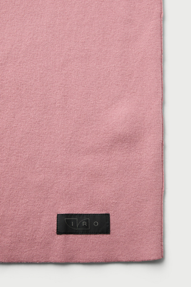 **JODIE (조디) 오비핏 라운드넥 니트**는 부드러운 촉감의 모, 면, 나일론, 폴리우레탄 혼방 소재로 제작된 남성용 니트입니다. 핑크 컬러의 무지 디자인으로 가을, 겨울철 데일리룩과 집콕룩, 데이트룩에 모두 잘 어울립니다. 라운드넥과 긴소매, 오버핏으로 편안하고 캐주얼한 스타일을 연출하며, 두꺼운 두께감으로 따뜻하게 착용 가능합니다. 미니멀, 클래식 스타일을 선호하는 분들께 추천하는 베스트셀링 아이템입니다.
