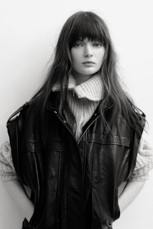 JASPER 하이넥 가죽 베스트