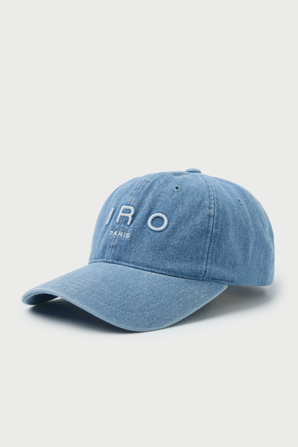 TROYES IRO (트로이스 이로) 로고 자수 워시드 데님 볼캡은 캐주얼, 미니멀, 시티보이 스타일을 추구하는 분들을 위한 아이템입니다. 데님블루 컬러의 면 소재로 제작되어 봄, 여름, 가을 계절에 착용하기 좋습니다. 워싱 처리된 부드러운 촉감과 로고 자수 디테일이 돋보이며, 여행룩이나 산책룩에 포인트를 더해줍니다. 데일리룩에 편안함과 스타일을 동시에 선사하는 워시드 볼캡으로, 당신의 개성을 표현해보세요.
