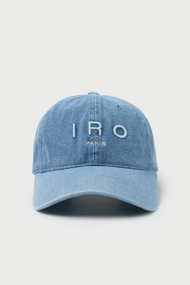 TROYES IRO (트로이스 이로) 로고 자수 워시드 데님 볼캡은 캐주얼, 미니멀, 시티보이 스타일을 추구하는 분들을 위한 아이템입니다. 데님블루 컬러의 면 소재로 제작되어 봄, 여름, 가을 계절에 착용하기 좋습니다. 워싱 처리된 부드러운 촉감과 로고 자수 디테일이 돋보이며, 여행룩이나 산책룩에 포인트를 더해줍니다. 데일리룩에 편안함과 스타일을 동시에 선사하는 워시드 볼캡으로, 당신의 개성을 표현해보세요.
