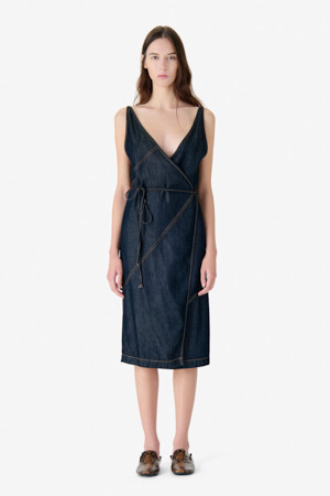 RANIA 텐셀 데님 벨티드 랩 드레스 