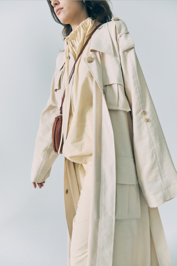 LOW CLASSIC - 코트 - [20SS] LOW COLLAR POCKET TRENCH COAT (CREAM)