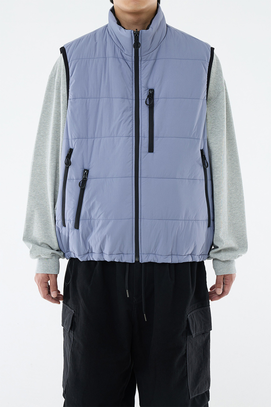moif] REVERSIBLE PUFF VEST - SKY BLUE/BLACK
