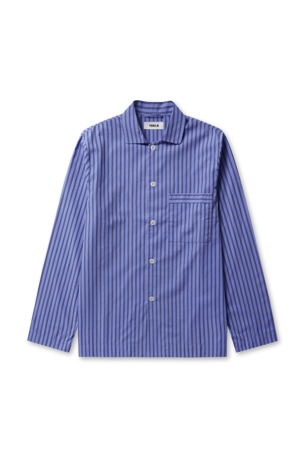 Poplin Long Sleeve Shirts - 보로 스트라이프 (남녀공용)는 부드러운 면 소재로 제작되어 편안한 착용감을 선사합니다. 오버사이즈 핏과 둥근 칼라 디자인, 스트라이프 패턴이 돋보이며, 가슴 포켓 디테일로 실용성을 더했습니다. 클래식, 미니멀, 캐주얼 스타일을 모두 소화하며 집콕룩으로 활용하기 좋습니다. 프렌치 솔기와 스톤워시 가공으로 고급스러운 마감 처리를 자랑하는 파자마 셔츠입니다.
