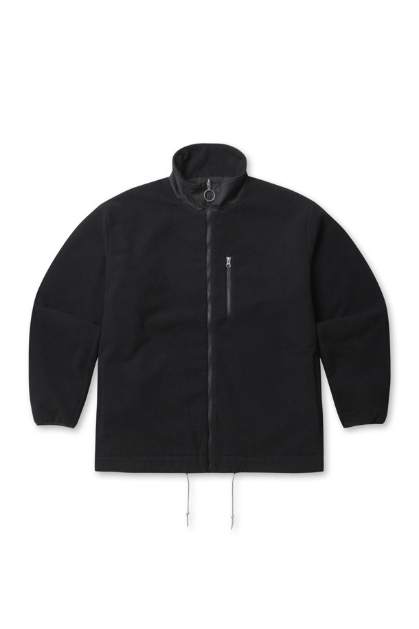 (NANAMICA) 리버서블 도크 재킷 - 블랙은 가을, 겨울 시즌에 어울리는 남성용 아우터입니다. 캐주얼, 미니멀, 클래식 스타일을 아우르며, 일상복으로 활용하기 좋습니다. 블랙 컬러의 무지 디자인에 오버핏으로 제작되었으며, 두꺼운 두께감과 부드러운 촉감이 특징입니다. 리버서블 코트 타입으로 비불소계 발수 가공 및 리사이클 소재를 사용하여 기능성과 친환경성을 모두 갖추었습니다. 밑단 어드저스터와 긴 소매, 집업 여밈 방식으로 편안한 착용감을 제공합니다.
