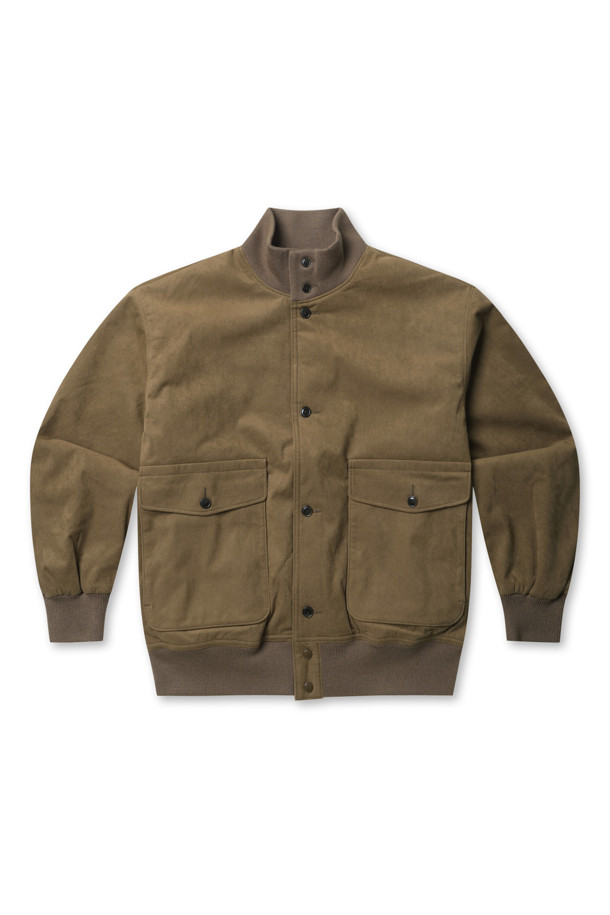 (NANAMICA) 인슐레이션 크루 재킷 - 베이지는 미니멀하고 클래식한 스타일의 남성용 자켓입니다. 가을과 겨울에 착용하기 좋으며, 일상, 출근룩, 비즈니스 캐주얼, 모임룩 등 다양한 TPO에 활용할 수 있습니다. 부드러운 촉감의 레귤러 기장 오버핏 자켓으로, 30% 식물 유래 폴리에스터와 울트라스웨이드, PRIMALOFT® Black Insulation 충전재를 사용하여 보온성을 높였습니다. 무지 패턴의 베이지 컬러에 스냅 여밈 방식과 크루넥 코트 타입 디자인이 특징이며, 스트라이프 오가닉 코튼/쿨맥스® 안감을 사용하여 편안함을 더했습니다. 긴 소매 기장으로 시크한 스타일을 연출할 수 있습니다.
