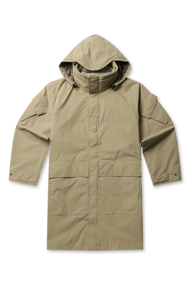 (NANAMICA) 2L 나일론 고어텍스 크루저 코트 - 카키 베이지는 남성용 아우터로, 일상과 아웃도어 활동 모두에 적합합니다. 봄, 가을, 겨울 계절에 착용 가능하며, 밀리터리와 아웃도어 스타일을 연출할 수 있습니다. 무지 패턴의 레귤러핏 코트로, 지퍼형 여밈 방식을 갖추고 있습니다. 방수 및 투습 기능의 나일론 고어텍스 소재로 제작되었으며, 내장형 후드, 심테이프 가공, 내부 지퍼 포켓 등의 디테일이 돋보입니다. 여행, 캠핑, 등산룩에 어울리는 고프코어, 클래식, 미니멀 스타일의 코트입니다.
