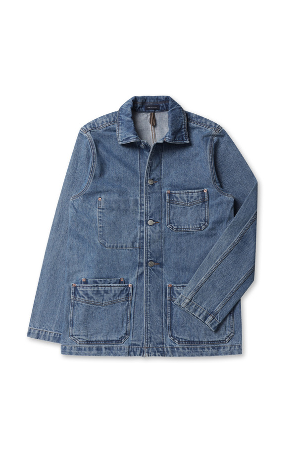 셀비지 데님 파이브-포켓 초어 재킷 - 블리치 워시는 워크웨어와 캐주얼 스타일을 넘나드는 남성용 데님 재킷입니다. 봄, 가을에 적합하며, 뻣뻣한 질감의 두꺼운 셀비지 데님 소재로 제작되었습니다. 박시 핏에 레귤러 기장으로 편안하게 착용 가능하며, 블리치 워시 컬러가 빈티지한 매력을 더합니다. 5포켓 디테일과 3개의 외부 포켓, 1개의 내부 포켓으로 실용성을 높였으며, 버튼 여밈 방식으로 간편하게 스타일링할 수 있습니다. 동네 마실룩, 봄 소풍룩, 가을 나들이룩 등 다양한 TPO에 활용하기 좋습니다.
