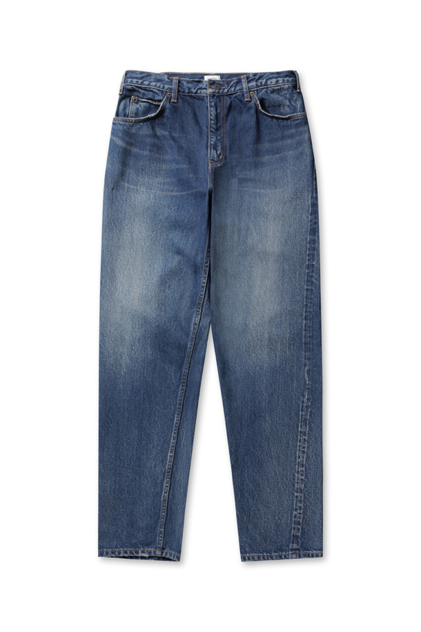 와이드 테이퍼드 5 포켓 팬츠 - 미디엄 다크 블루 데미지는 남성용 바지로, 캐주얼, 미니멀, 클래식 스타일을 아우릅니다. 사계절 내내 활용 가능한 긴 기장의 데님 소재 바지로, 와이드 핏과 테이퍼드 핏이 다리 라인을 돋보이게 합니다. 5 포켓 디자인과 버튼 플라이 디테일이 특징이며, 데이트룩, 쇼핑룩에 잘 어울립니다. 미디엄 다크 블루 컬러의 데미지 워싱이 은은한 멋을 더합니다.
