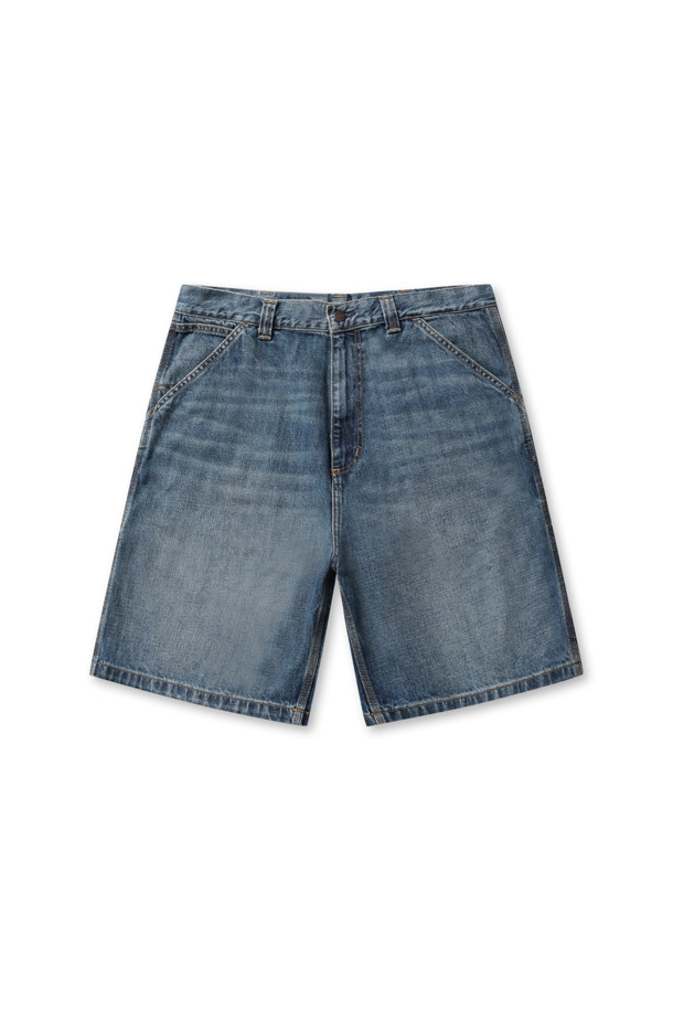 OG SINGLE KNEE SHORT - BLUE (DARK USED WASH)는 남성용 데님 반바지로, 여름철 캐주얼 및 워크웨어 스타일 연출에 적합합니다. 뻣뻣한 질감의 헤비웨이트 코튼 데님 소재에 워시드 가공을 더해 빈티지한 멋을 살렸으며, 넉넉한 루즈핏으로 편안한 착용감을 제공합니다. 툴 포켓, 해머 루프, 트리플 스티치, 직조된 스퀘어 라벨 등 워크웨어 스타일을 강조하는 디테일이 돋보이는 아이템입니다.
