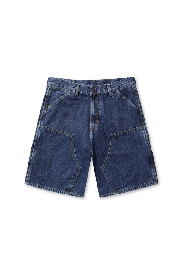 청량한 블루 컬러가 돋보이는 DOUBLE KNEE SHORT - BLUE (STONE BLEACHED) 숏 팬츠입니다. 튼튼한 코튼 소재에 레귤러 핏으로 제작되었으며, 더블 레이어 무릎, 삼중 스티치, 툴 포켓, 해머 루프 등의 워크웨어 디테일이 특징입니다. 일상에서 캐주얼하게 즐겨 입기 좋으며, 봄, 여름 시즌에 시원한 스타일을 연출할 수 있습니다.
