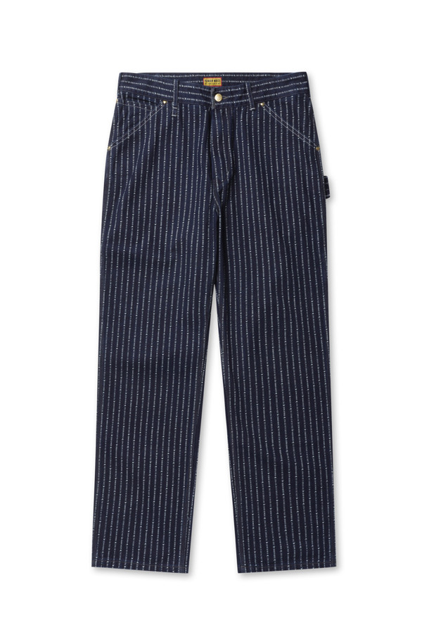 **WABASH WORK PANTS - 인디고**

이번 시즌, 워크웨어와 캐주얼 스타일을 모두 만족시키는 와바시 워크 팬츠를 만나보세요. 남성용으로 출시된 이 바지는 인디고 컬러의 데님 소재에 탈염 프린트 로고 스트라이프 패턴을 더해 빈티지한 멋을 살렸습니다. 봄, 가을 계절에 어울리며, 레귤러 핏으로 편안한 착용감을 제공합니다. 하트 리벳, 황동 버튼 디테일이 돋보이며, 커버올 재킷과 함께 셋업으로 연출하여 더욱 완성도 높은 스타일을 완성할 수 있습니다. 동네 마실룩이나 가을 나들이룩에 훌륭한 선택이 될 것입니다.
