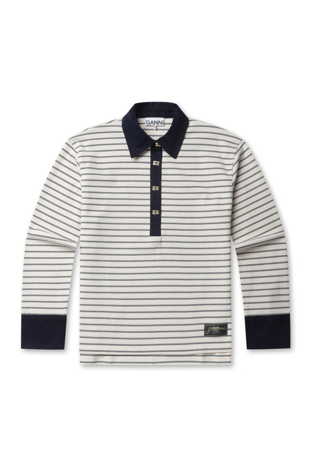 Single Piquet Jersey Polo (싱글 피케 저지 폴로) - Egret는 부드러운 촉감의 면 소재로 제작된 공용 폴로 셔츠입니다. 봄, 가을 계절에 어울리는 레귤러 핏의 긴소매 폴로넥 디자인으로, 캐주얼과 베이직 스타일을 연출합니다. 화이트와 네이비 두 가지 색상으로 제공되며, 스트라이프 패턴과 브랜드 Butterfly 로고 단추, 소매 단추 디테일, 배색 디자인이 특징입니다. 데이트룩과 카페룩에 적합하며, 캐주얼, 클래식, 미니멀 스타일을 선호하는 분들께 추천합니다.
