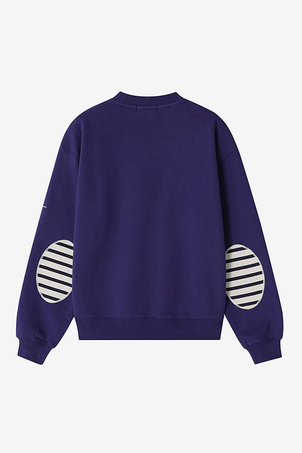 (Saint James) 봉 봉 엘보 패치 - 블루베리 블루는 캐주얼, 미니멀, 클래식 스타일을 추구하는 유니섹스를 위한 티셔츠입니다. 봄/가을 계절에 어울리는 이 티셔츠는 중간 두께감의 프렌치 테리 면 소재로 제작되어 편안한 착용감을 선사합니다. 블루베리 블루 컬러의 스트라이프 패턴과 긴 소매, V넥 디자인이 특징이며, 팔꿈치 패치 디테일이 돋보입니다. 동네 마실룩이나 산책룩에 적합하며, 유니섹스 핏으로 제작되어 누구나 편안하게 즐길 수 있습니다.
