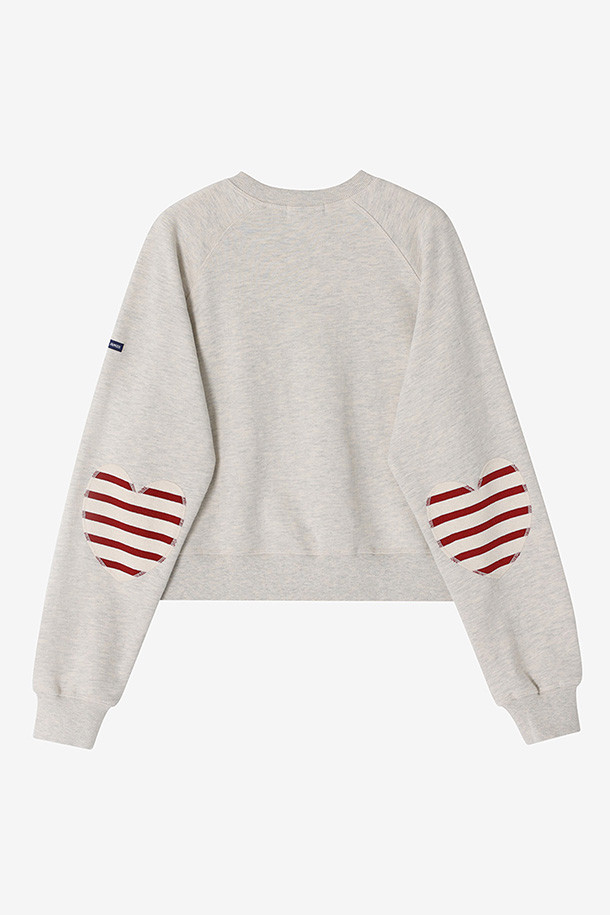 세인트 제임스 (Saint James) Bon Bon Petit 오트밀은 여성용 스웨트셔츠입니다. 부드러운 면 소재로 제작되어 봄, 가을, 겨울 계절에 착용하기 좋으며, 캐주얼하고 베이직한 스타일을 연출합니다. 크롭 기장과 라운드 넥 디자인, 그리고 헤리티지 스트라이프 패치 디테일이 특징입니다. 동네 마실룩이나 봄 소풍룩에 어울리며, 캐주얼, 미니멀, 클래식 스타일을 선호하는 분들께 추천합니다. 오트밀 컬러의 스트라이프 패턴이 돋보이는 긴 소매 크롭핏 스웨트셔츠입니다.
