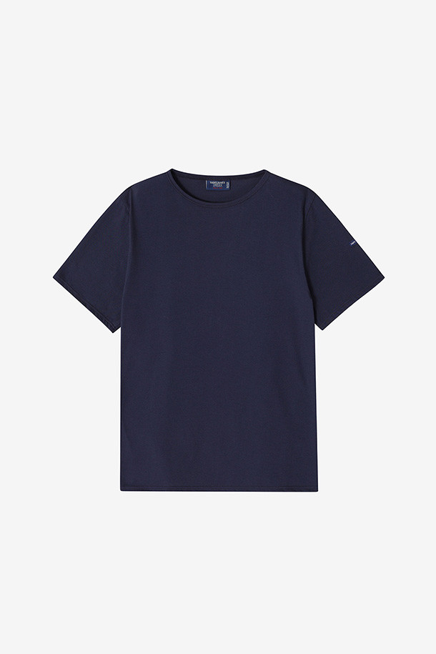 **레반트 18 - 인시그네**는 프랑스 어부들의 작업복에서 영감을 받아 디자인된 유니섹스 티셔츠입니다. 부드러운 면 소재로 제작되어 봄, 여름철에 시원하고 편안하게 착용할 수 있습니다. 클래식하고 베이직한 스타일의 루즈핏 티셔츠로, 라운드넥과 반소매 디자인, 스트라이프 패턴이 특징입니다. 인시그네 컬러와 네이비 두 가지 색상으로 출시되었으며, 왼쪽 팔에는 브랜드 로고 패치가 포인트로 더해졌습니다. 캐주얼, 일상, 동네 마실룩, 여행룩 등 다양한 TPO에 활용하기 좋습니다.
