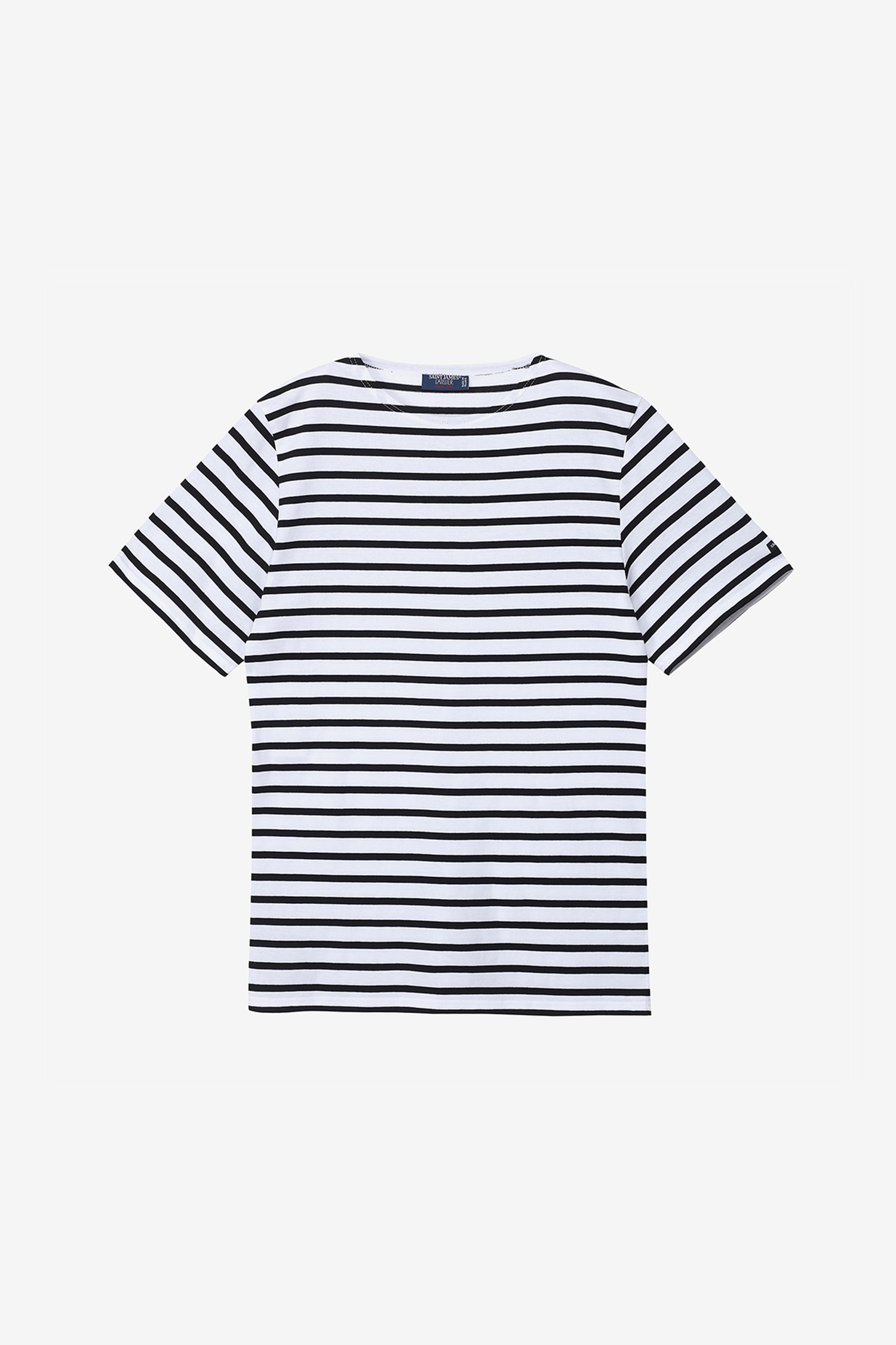 Levant 18 (르반 18) 네쥬/느와는 봄, 여름에 착용하기 좋은 공용 티셔츠입니다. 화이트와 블랙 두 가지 색상으로 출시되었으며, 베이직하고 캐주얼한 스타일을 연출할 수 있습니다. 얇은 두께의 면 소재로 제작되어 부드러운 촉감을 선사하며, 레귤러 핏과 라운드넥 디자인으로 편안한 착용감을 제공합니다. 스트라이프 패턴에 반소매 기장으로, 산책룩이나 봄 소풍룩에 캐주얼하고 미니멀한 스타일을 더해줍니다.
