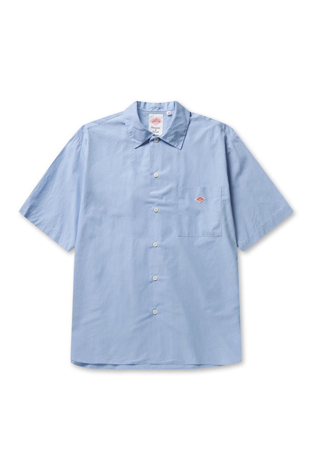 MENS COTTON POPLIN WORK SHIRT - LT.SAX (맨즈 코튼 포플린 워크 셔츠 - 라이트 삭스)는 부드러운 수피마 코튼 소재로 제작된 남성용 반소매 셔츠입니다. 라이트 삭스 컬러의 무지 디자인으로, 봄과 여름에 캐주얼하고 베이직한 스타일을 연출하기 좋습니다. 고밀도 직조의 포플린 소재로 제작되어 얇고 가벼운 착용감을 제공하며, 박스핏으로 편안하게 떨어지는 실루엣이 특징입니다. 데이트룩이나 카페룩에 적합하며, 미니멀하고 클래식한 스타일을 선호하는 분들께 추천합니다.
