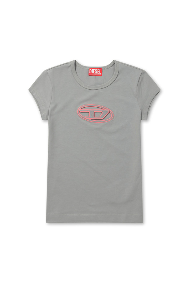 T 앤지 티셔츠 - 그레이/레드, 여성들을 위한 베이직 스타일의 반소매 티셔츠입니다. 오가닉 코튼과 스판덱스 혼방 소재로 제작되어 편안한 착용감을 선사하며, 슬림핏 디자인으로 여성스러운 실루엣을 연출합니다. 라운드넥에 레이저 커팅 디테일과 자수 로고가 포인트로 들어가 있으며, 봄, 여름 시즌 데이트룩과 쇼핑룩에 잘 어울립니다. 캐주얼, 미니멀, 클래식 스타일을 모두 소화할 수 있는 활용도 높은 아이템으로, 한정판으로 출시되었습니다.
